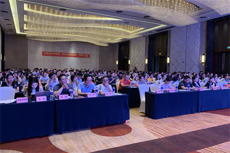 ��ó�쳵2020��ó����á���ͨվ��Բ����Ļ��